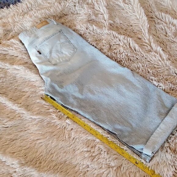 Blue and white striped Levi's capris - Picture 8 of 11